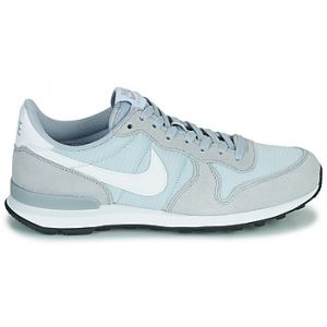 W NIKE INTERNATIONALIST