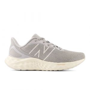 New Balance Femme Fresh Foam Arishi v4 en Gris/Beige, Synthetic, Taille 36.5