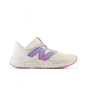 New Balance Enfant Fresh Foam Arishi v4 Bungee Lace with Top Strap en Blanc/Mauve/Rose