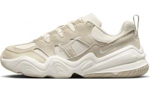 Nike Femme W Tech Hera Sneaker