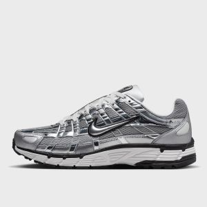 P-6000, Nike, Footwear, en argent, taille: 41